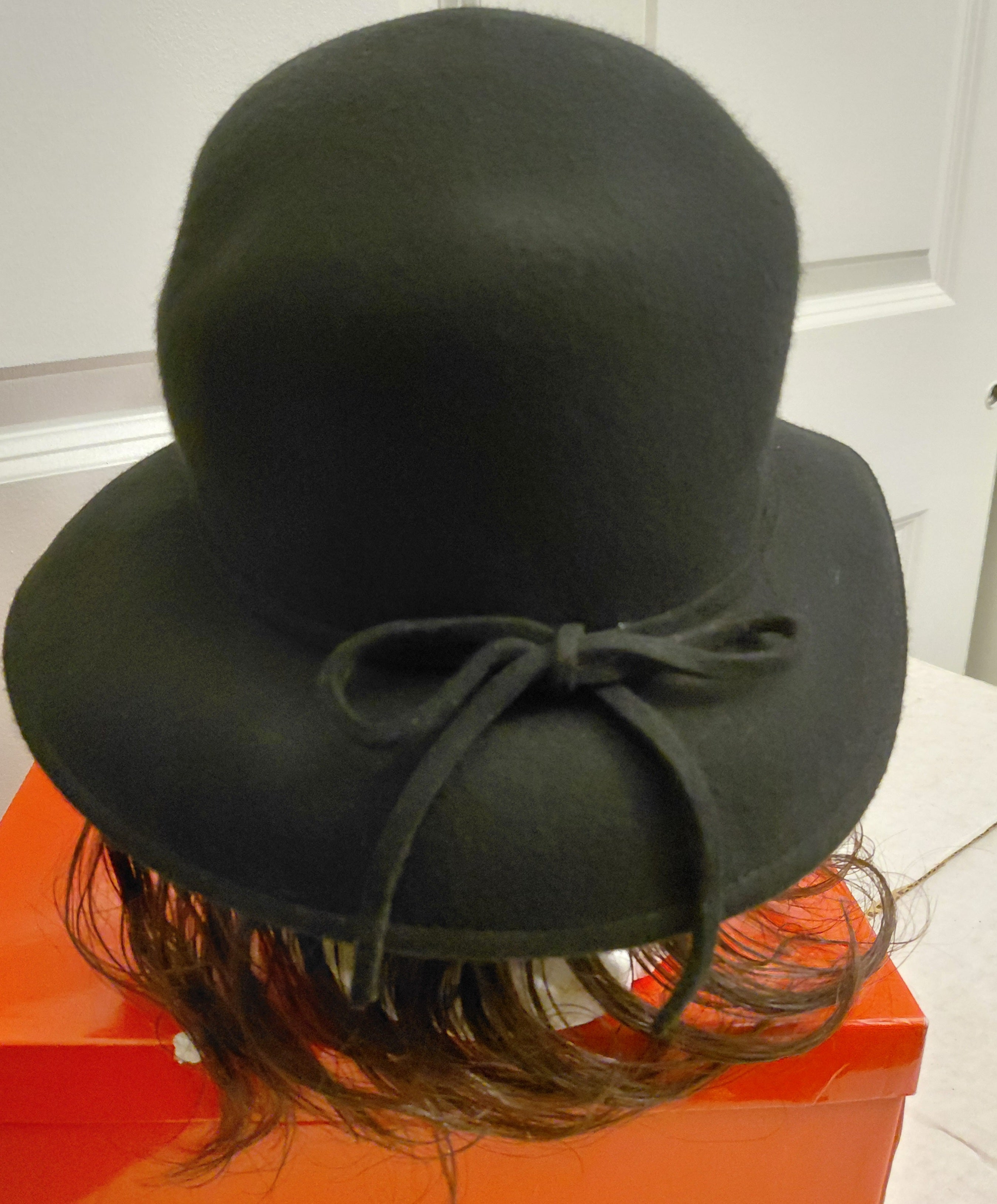 Womens Dress hat with short dark brown Hair