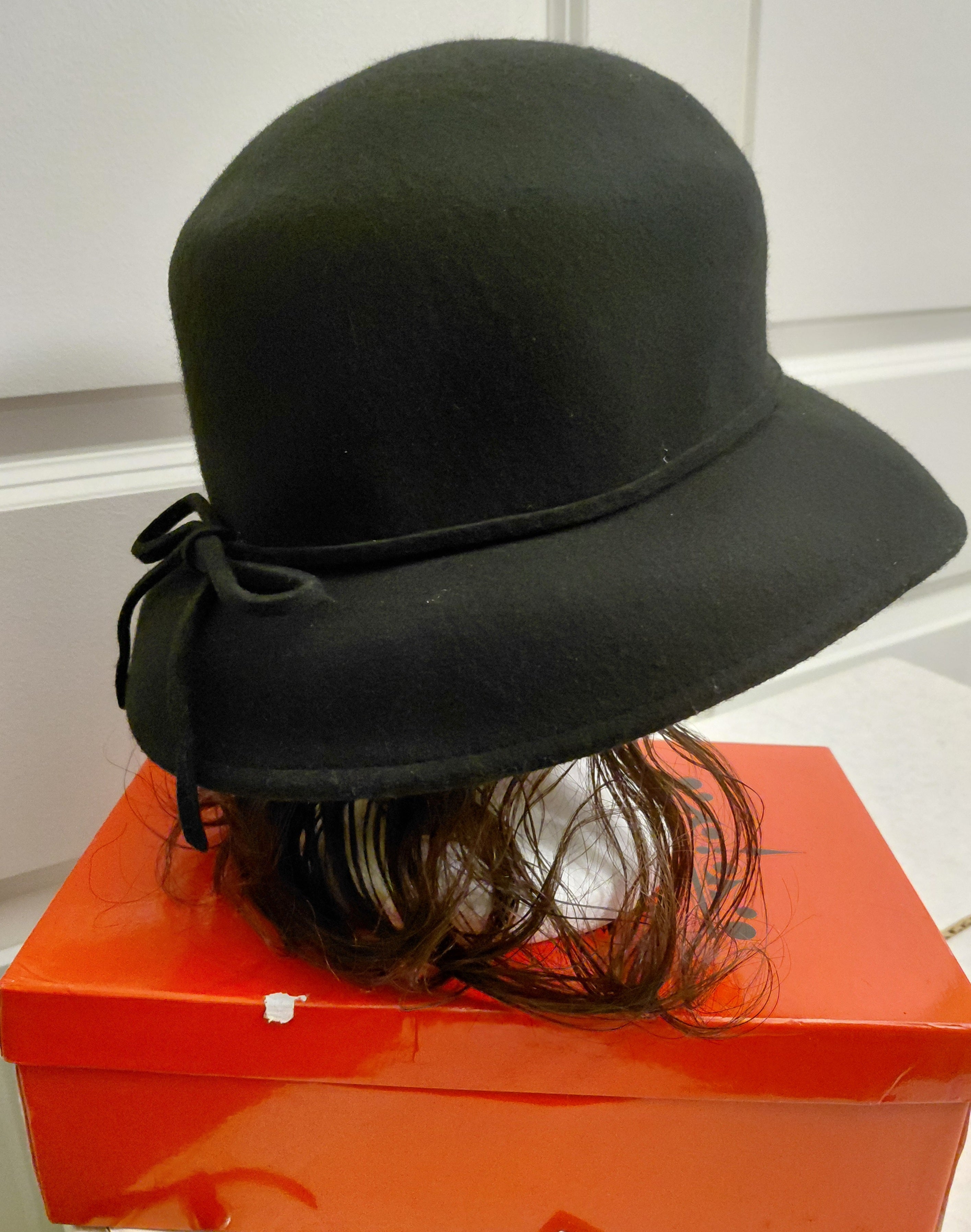 Womens Dress hat with short dark brown Hair