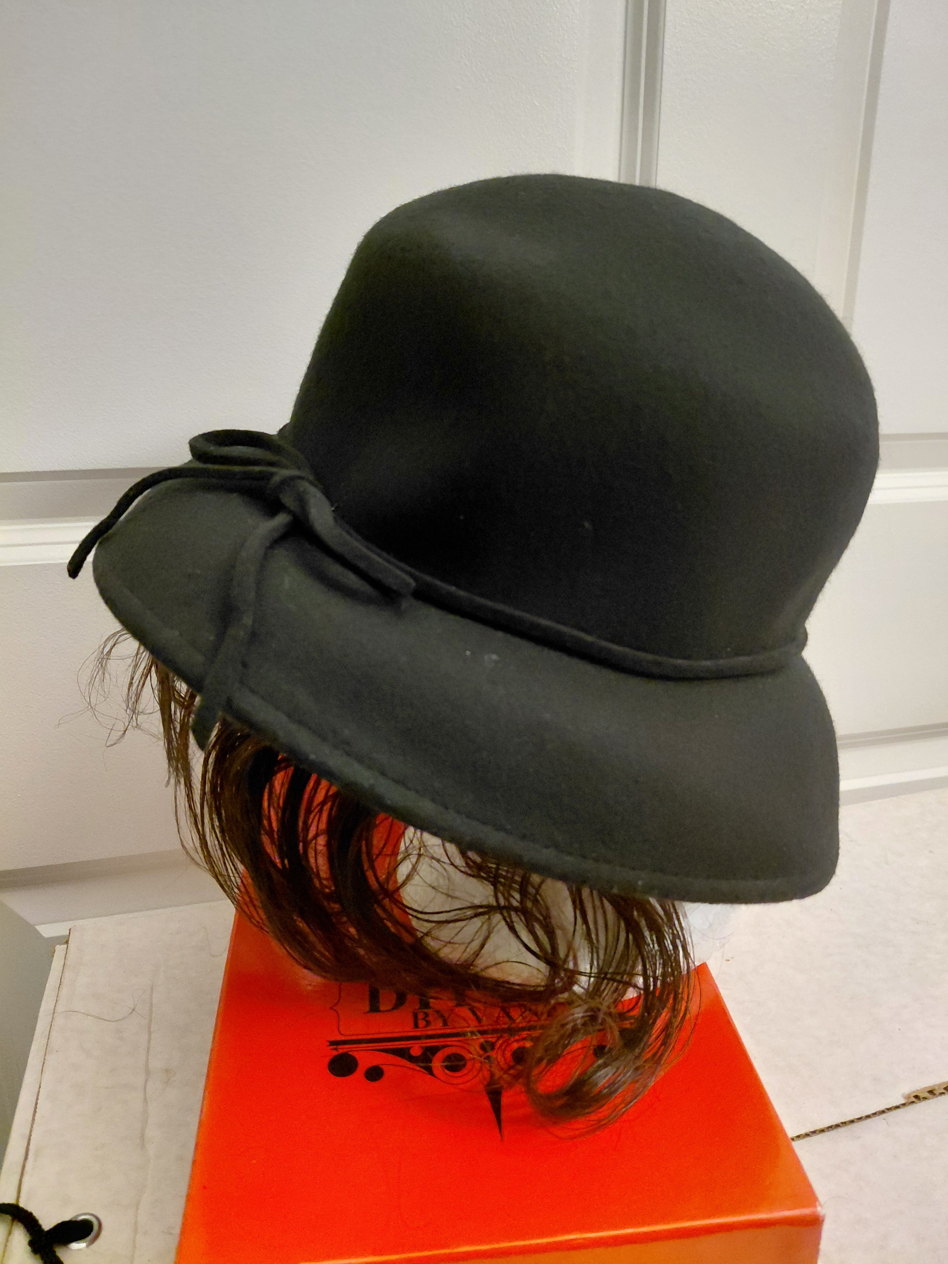 Womens Dress hat with short dark brown Hair