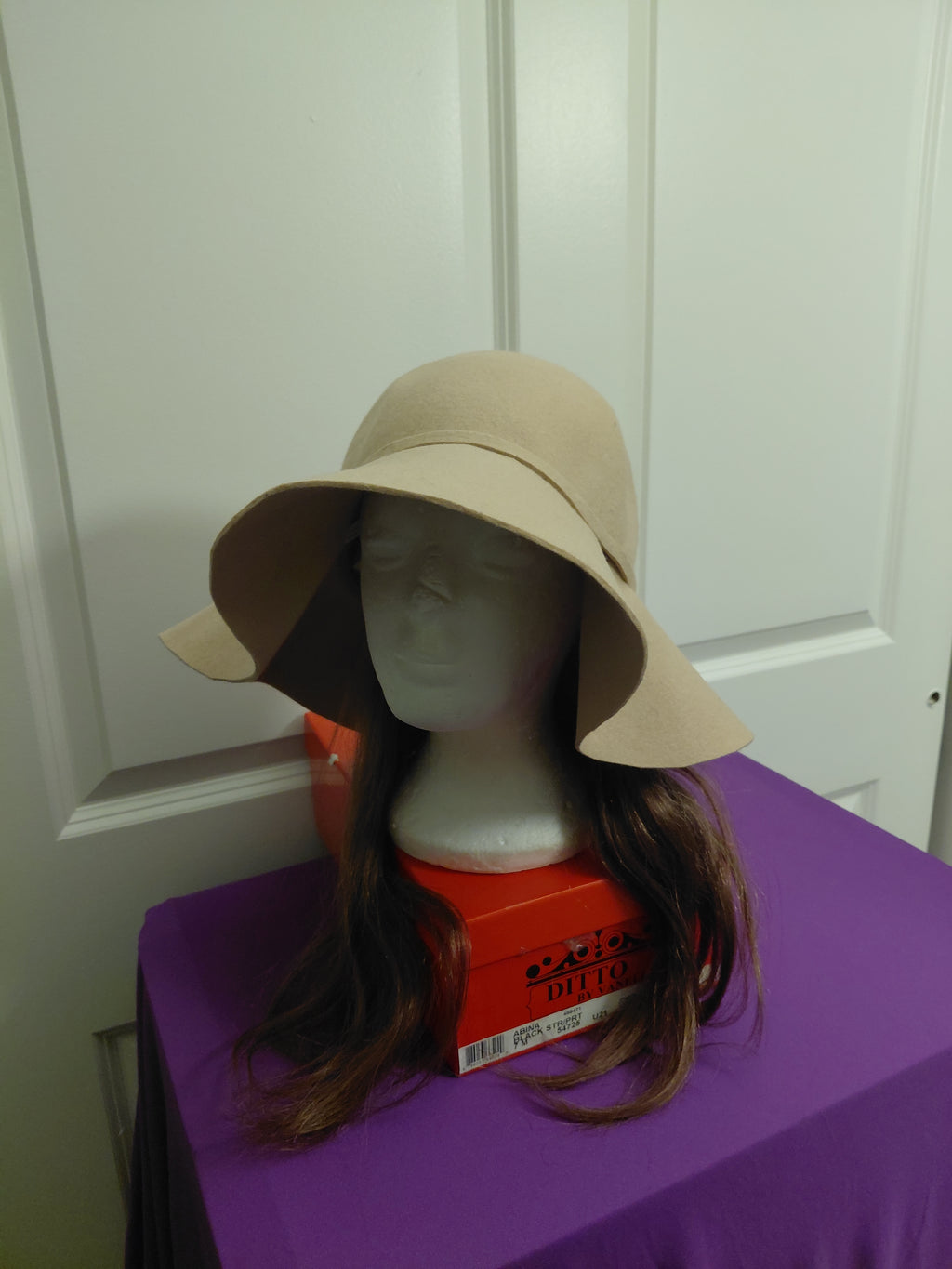 Tan Floppy hat with Brown hair