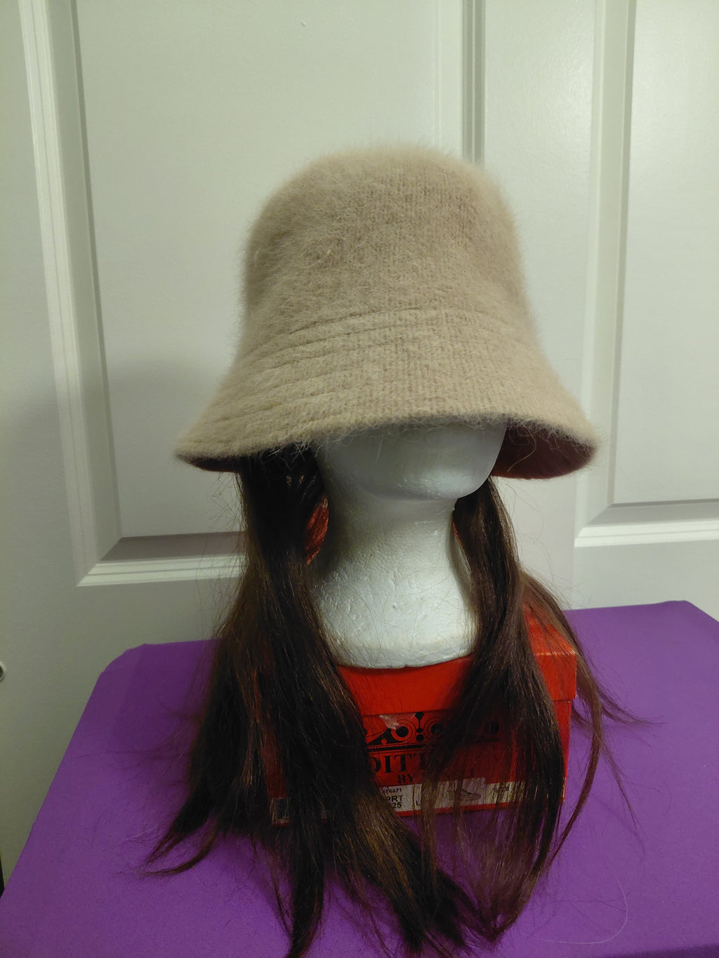 Tan Bucket hat with brown hair